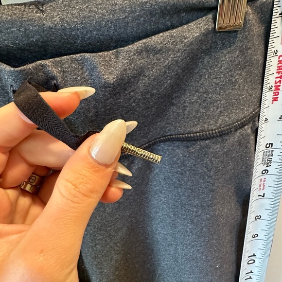 Lululemon Gray Pants Size 6 - Picture 2 of 5